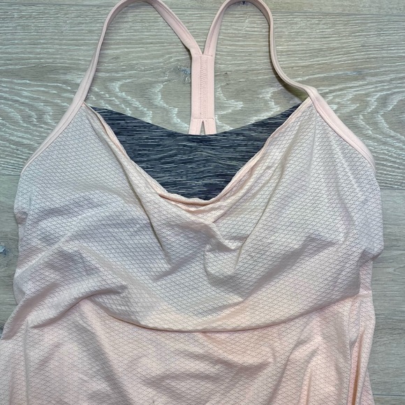 Lululemon CYB Tank EUC Size ? Pretty Pink Angel Wing Built In Bra - Picture 8 of 12